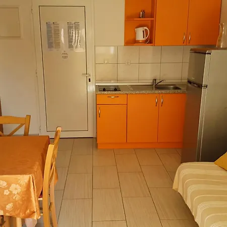 Apartments Mirjana Kustici Exterior photo