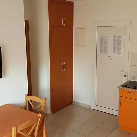 Apartments Mirjana Kustici Exterior photo